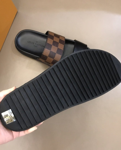 Louis  Vuitton  Men slippers