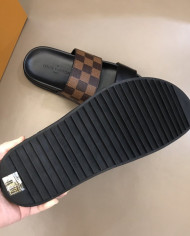 Louis  Vuitton  Men slippers