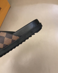 Louis  Vuitton  Men slippers