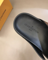 Louis  Vuitton  Men slippers