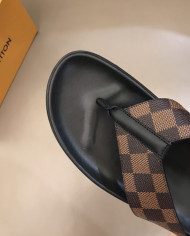 Louis  Vuitton  Men slippers