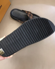 Louis  Vuitton  Men slippers