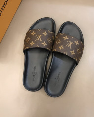Louis  Vuitton  Men slippers