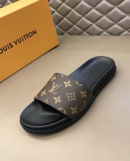 Louis  Vuitton  Men slippers