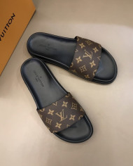 Louis  Vuitton  Men slippers