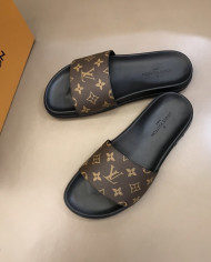 Louis  Vuitton  Men slippers
