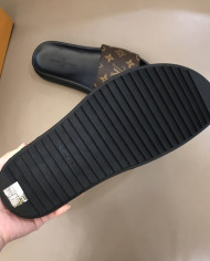 Louis  Vuitton  Men slippers
