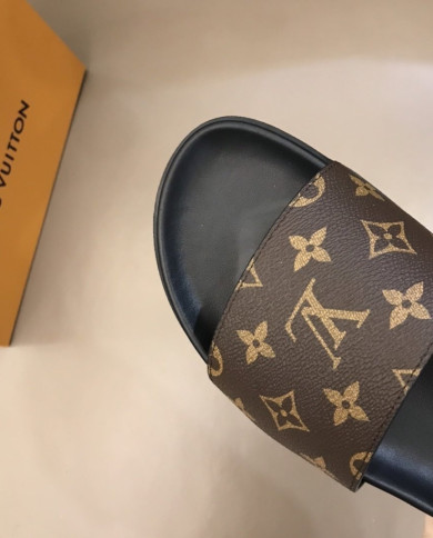 Louis  Vuitton  Men slippers