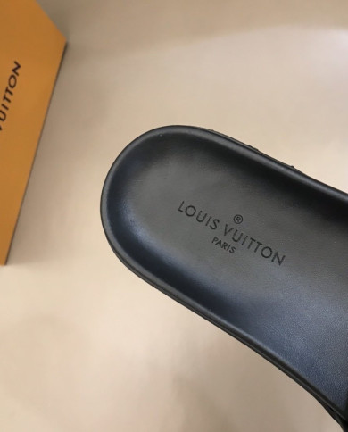 Louis  Vuitton  Men slippers