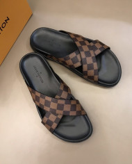 Louis  Vuitton  Men slippers