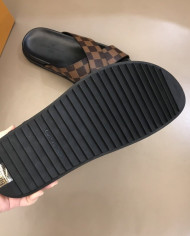 Louis  Vuitton  Men slippers