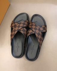 Louis  Vuitton  Men slippers