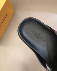 Louis  Vuitton  Men slippers