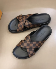 Louis  Vuitton  Men slippers
