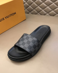 Louis  Vuitton  Men slippers