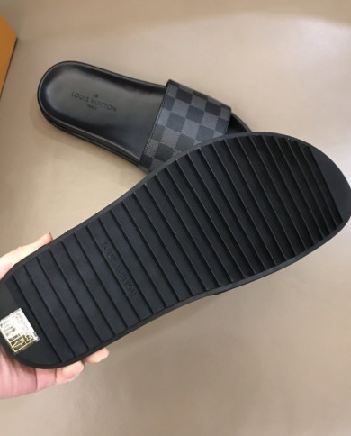 Louis  Vuitton  Men slippers
