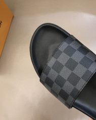 Louis  Vuitton  Men slippers