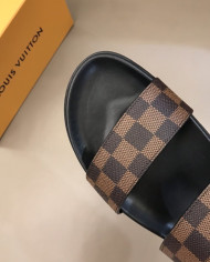 Louis  Vuitton  Men slippers