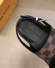 Louis  Vuitton  Men slippers