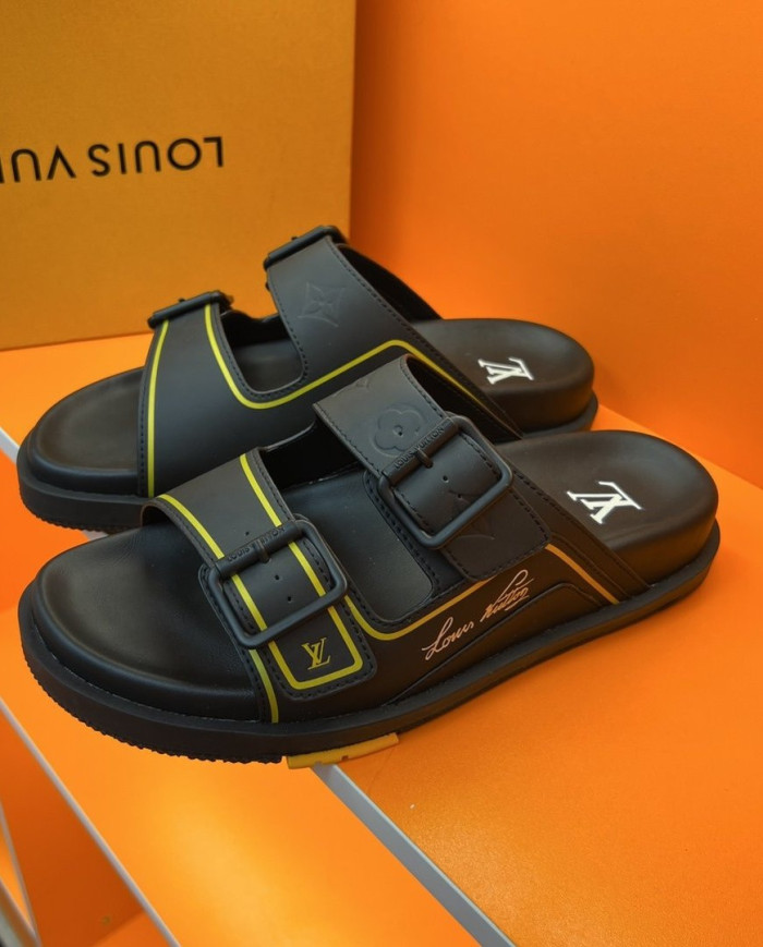 Louis  Vuitton  Men slippers
