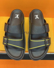 Louis  Vuitton  Men slippers
