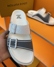 Louis  Vuitton  Men slippers