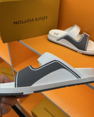 Louis  Vuitton  Men slippers