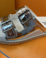 Louis  Vuitton  Men slippers