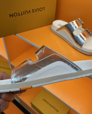 Louis  Vuitton  Men slippers