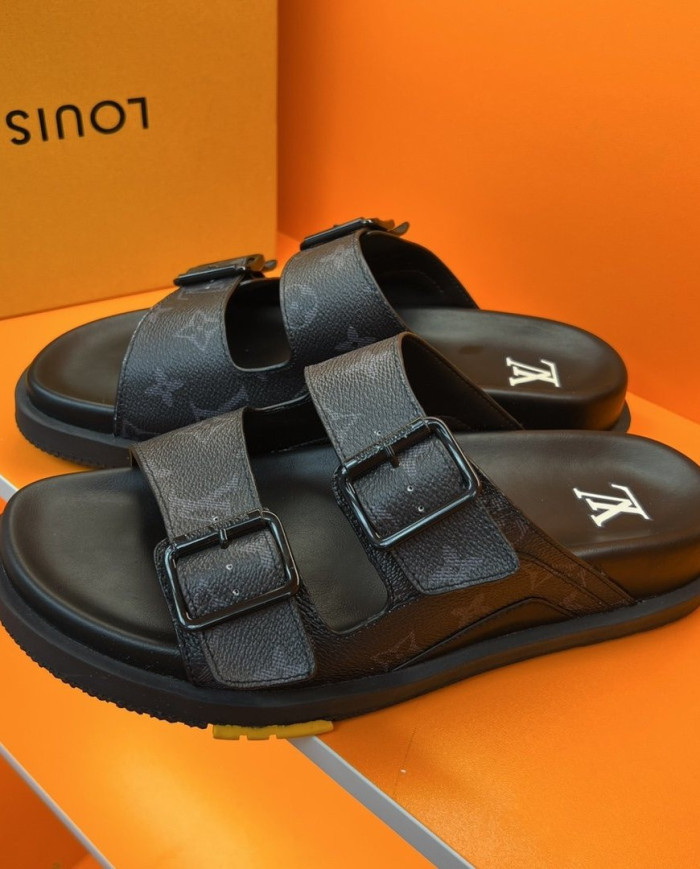 Louis  Vuitton  Men slippers