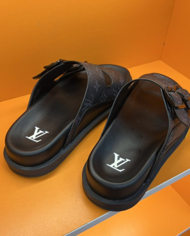 Louis  Vuitton  Men slippers