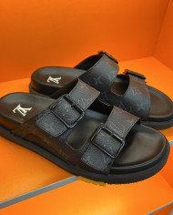 Louis  Vuitton  Men slippers