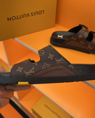 Louis  Vuitton  Men slippers