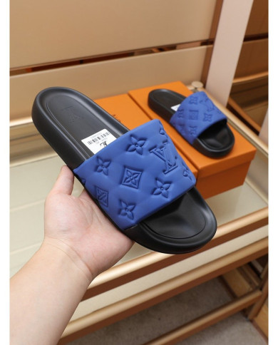 Louis  Vuitton  Men slippers