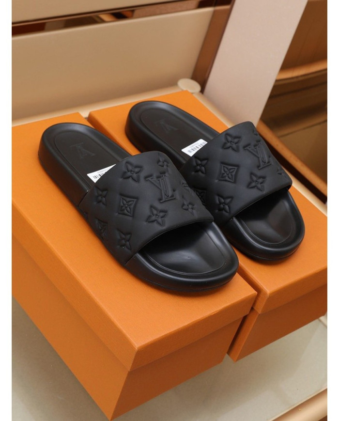 Louis  Vuitton  Men slippers