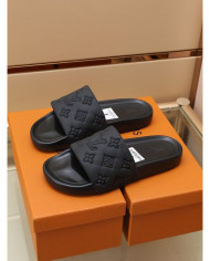 Louis  Vuitton  Men slippers