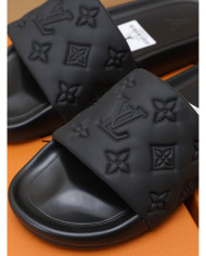 Louis  Vuitton  Men slippers
