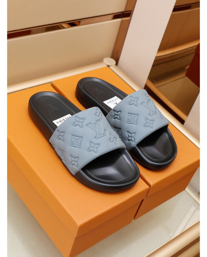 Louis  Vuitton  Men slippers