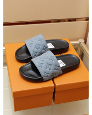 Louis  Vuitton  Men slippers