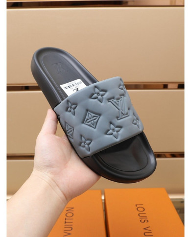 Louis  Vuitton  Men slippers