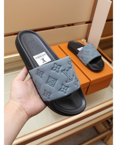 Louis  Vuitton  Men slippers