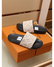 Louis  Vuitton  Men slippers