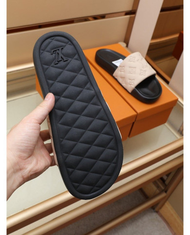 Louis  Vuitton  Men slippers