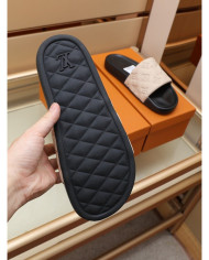 Louis  Vuitton  Men slippers