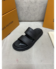 Louis  Vuitton  Men slippers