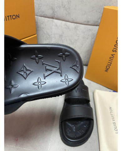 Louis  Vuitton  Men slippers