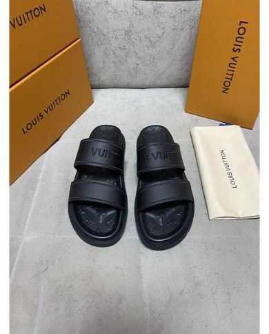 Louis  Vuitton  Men slippers