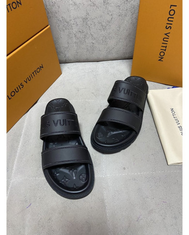 Louis  Vuitton  Men slippers