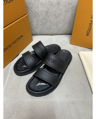 Louis  Vuitton  Men slippers