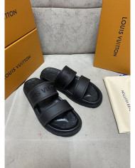 Louis  Vuitton  Men slippers